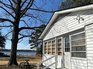 1072 Point Anne Dr, Hartfield, VA 23071