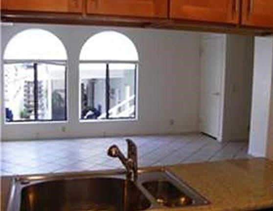 5th image of 318 W Whittley Ave #3