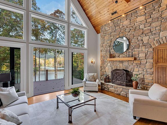 3rd image of 405 Lake Hills Ln