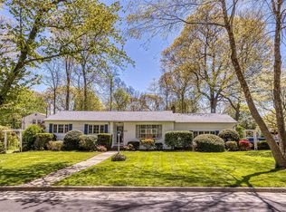 60 Washington Dr, Kings Park, NY 11754