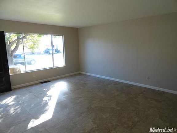 3rd image of 2227 Yosemite Dr