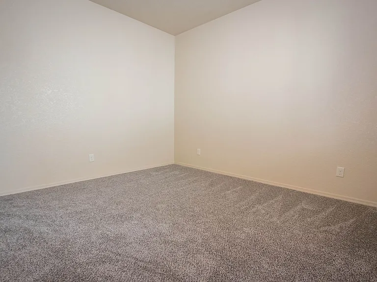 278 Bainbridge Dr — Photo 32