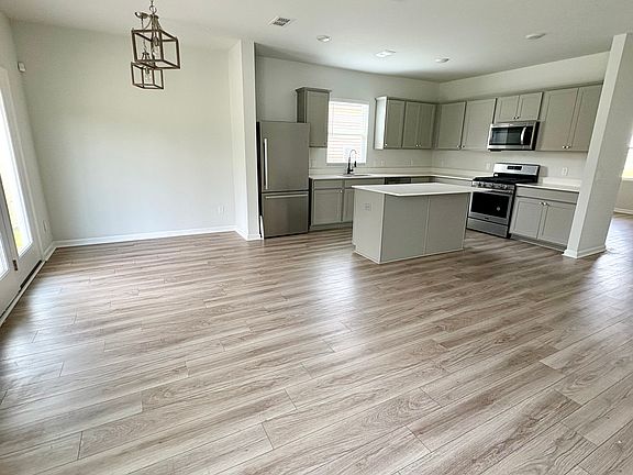5th image of 267 W Bradford Pointe Dr