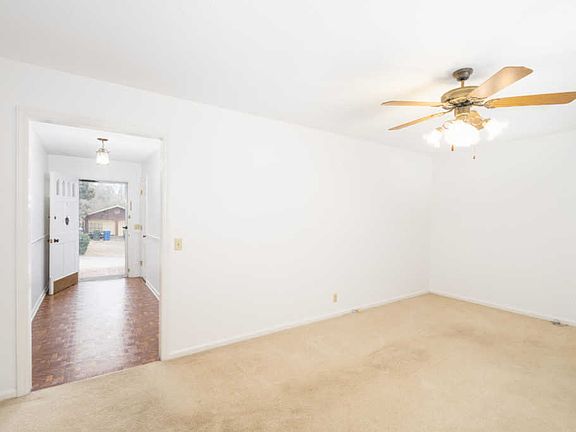 3rd image of 103 Pine Forest Ln