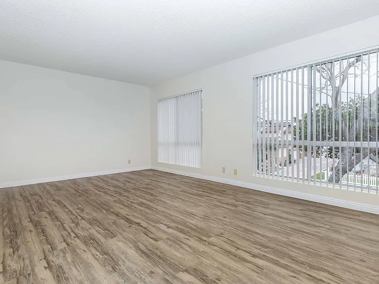 Emerald West Apartments — Photo 19