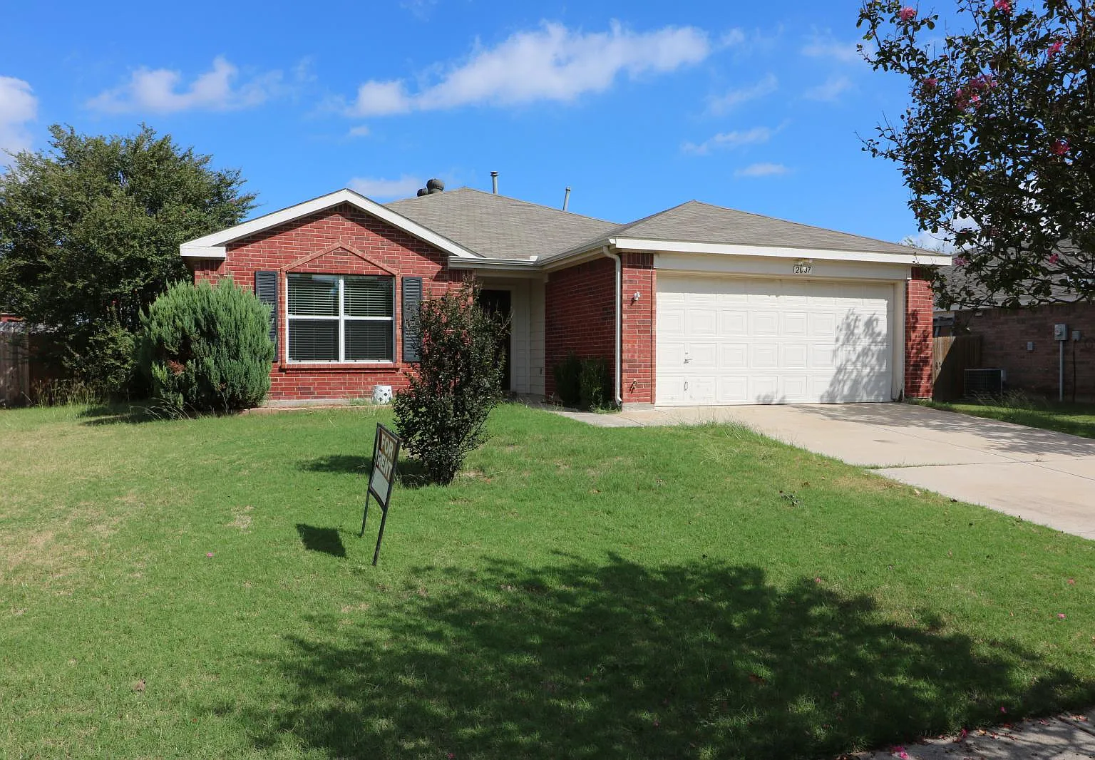 3 bed, 1561 sqft, $1,995 — Photo 1