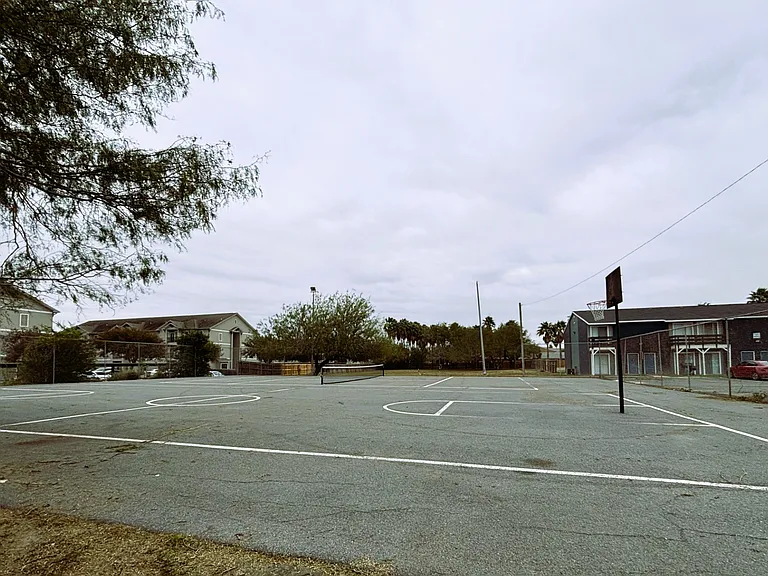 Edinburg Place Apartments — Photo 10