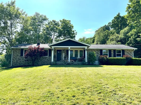 5765 Maplegrove Ave, Louisville, OH 44641