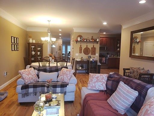 4th image of 100 Phoenix Blvd NW