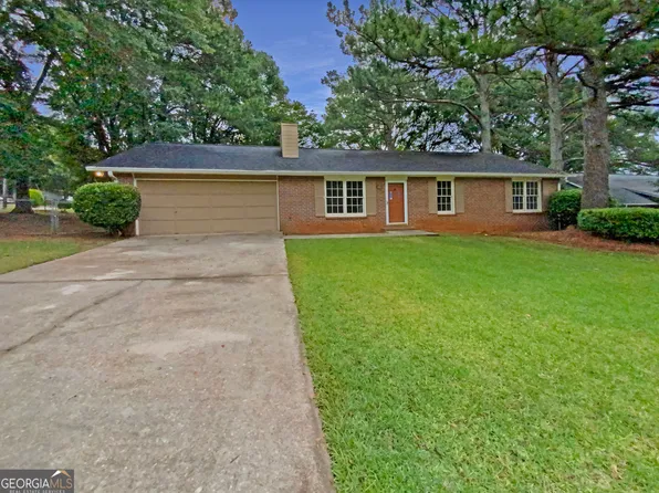 6100 Dorchester Dr, Rex, GA 30273