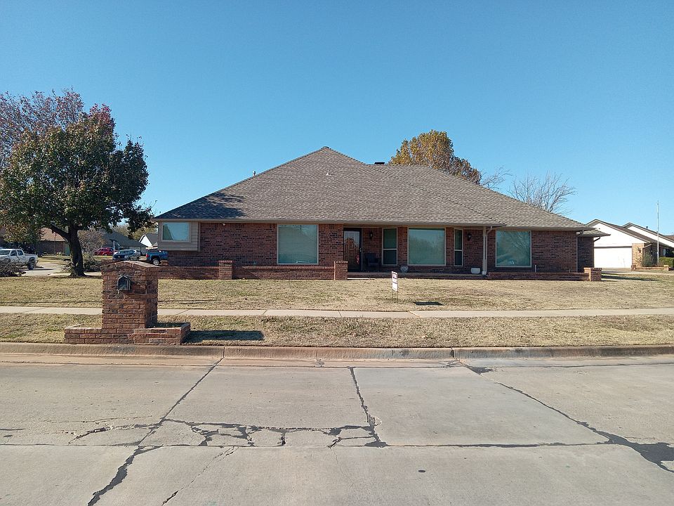 1st image of 217 S Ramblin Oaks Dr