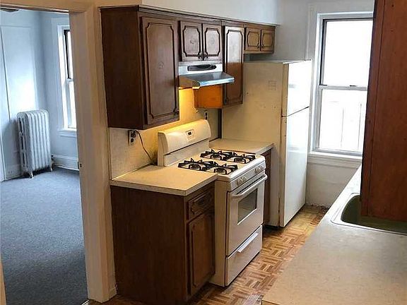 2nd image of 2120 Ditmars Blvd