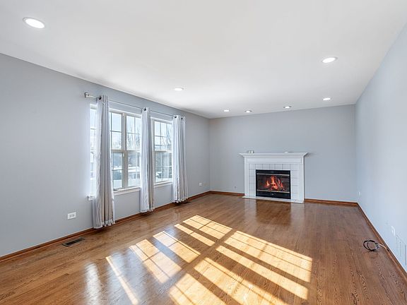 4th image of 923 Ontario Dr
