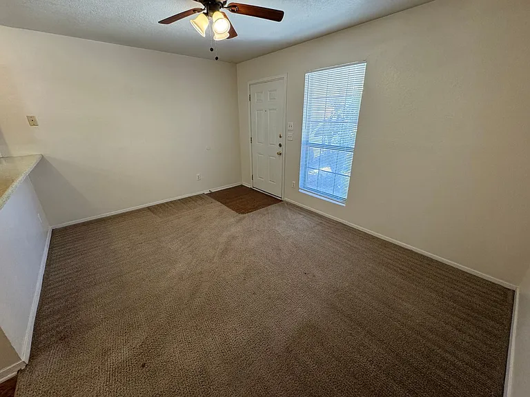 1100 Leslie Circle — Photo 4