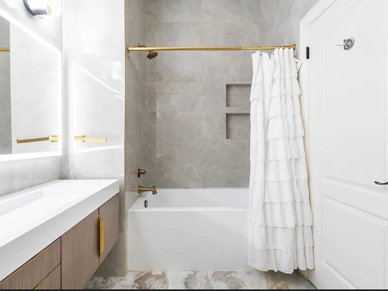 585 E Chesapeake Cir — Photo 19