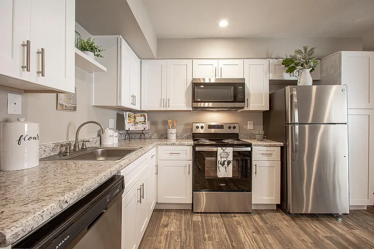 Stonegate Furnished Apartments — Photo 2