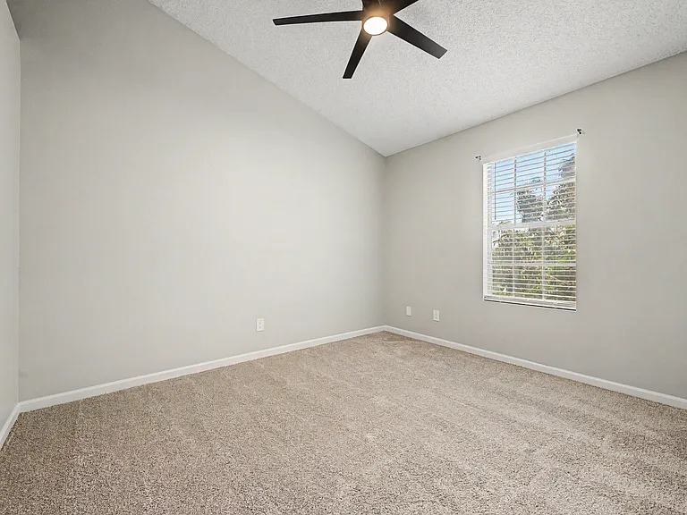 1601 N Saba St — Photo 9