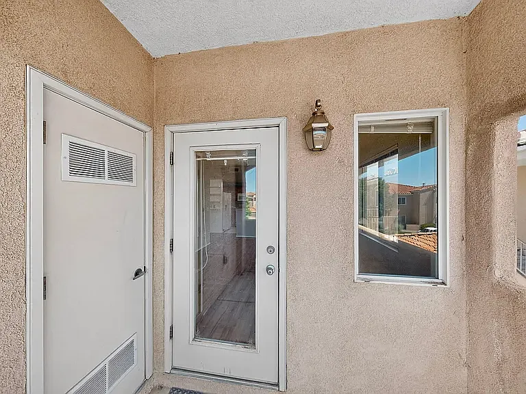 1 bed, 828 sqft, $1,600 — Photo 4