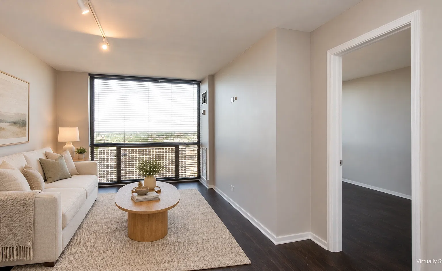 4343 N Clarendon Ave — Photo 2