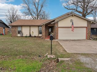 414 E Maple St, Skiatook, OK 74070