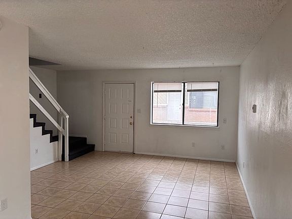 5th image of 862 Iowa Ave APT 1