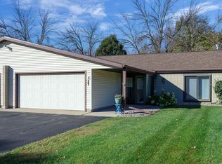 907 Jacobsen Rd, Neenah, WI 54956