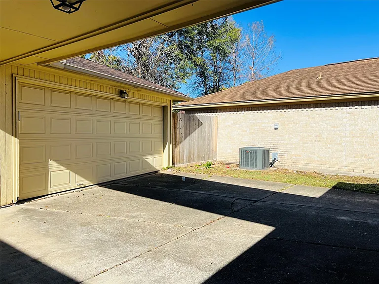 14734 Charlmont Dr — Photo 23
