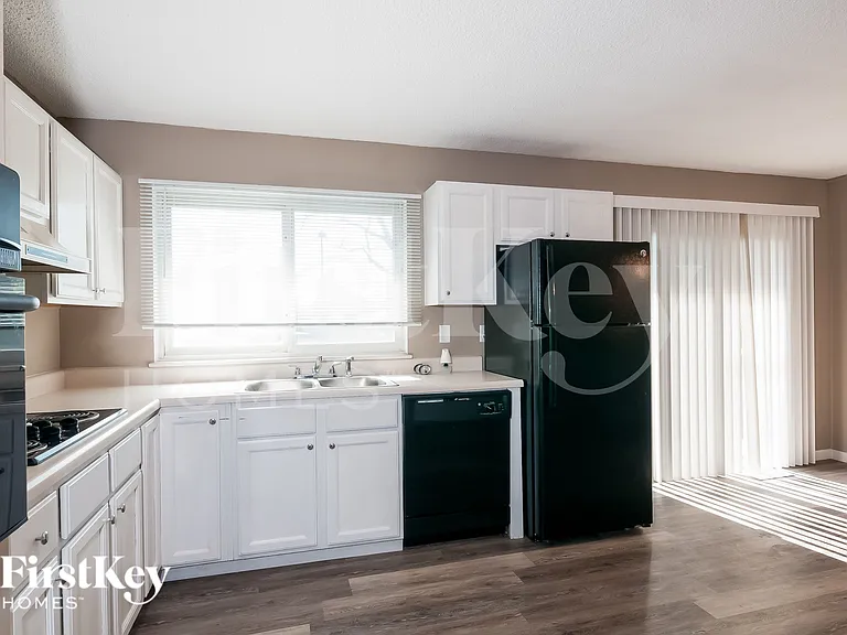 9553 Winkler Dr — Photo 7