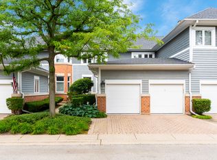 17 Mashie Ct, Woodridge, IL 60517