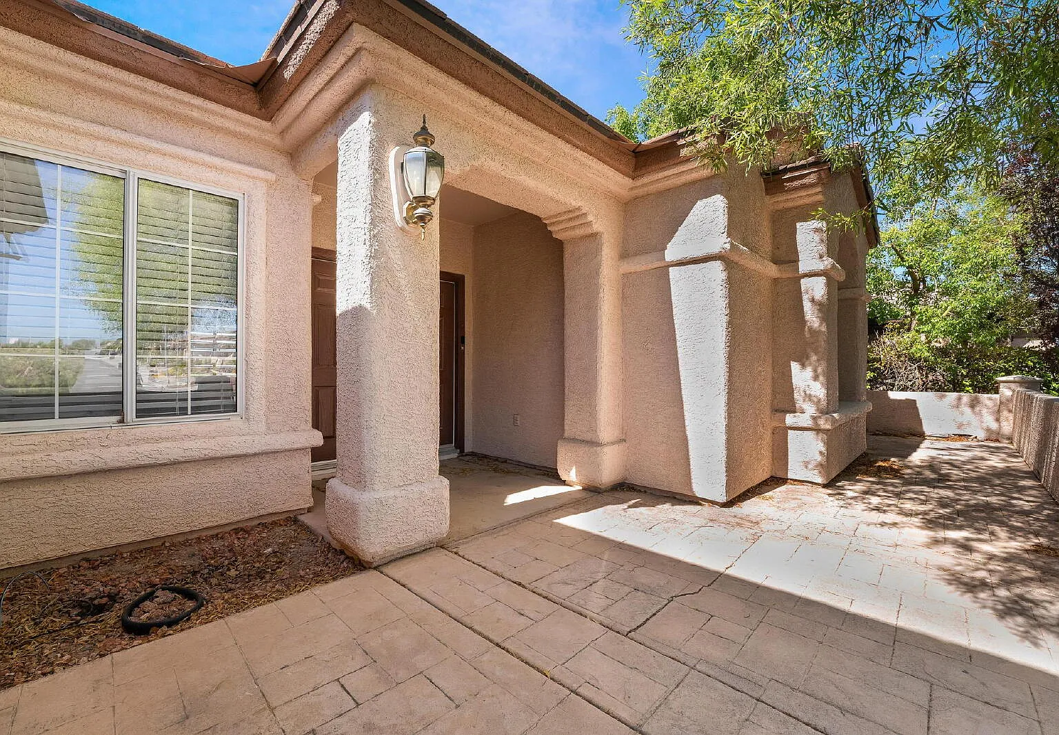 3 bed, 2.5 bath, 2321 sqft, $2,500 — Photo 2