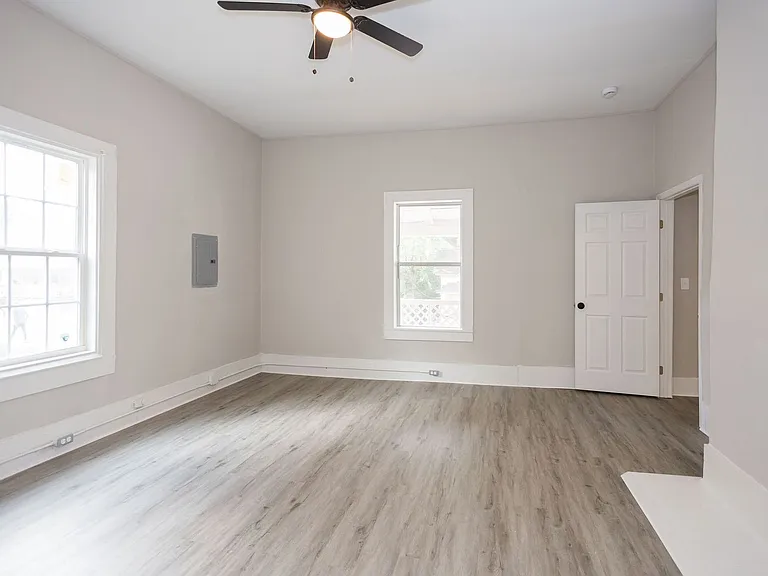 519 W Cherry St — Photo 10