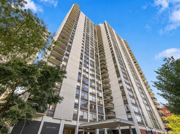 1460 N Sandburg Ter APT 1110, Chicago, IL 60610