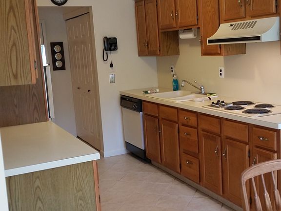 5th image of 96 Hearthside Dr