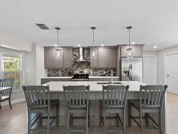 5th image of 158 W Flamingo Cir