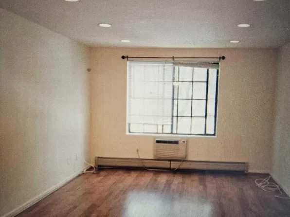 920 Thoreau Ct, Mahwah, NJ 07430