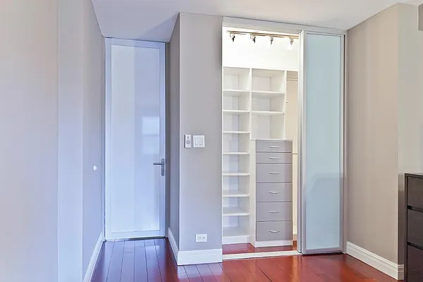 Sold by RealtyTopia | media 8