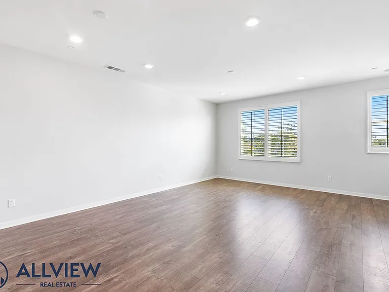 1531 E Lincoln Ave — Photo 3