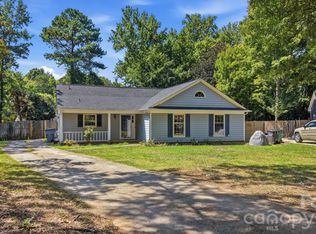 4301 Claybury Ct, Charlotte, NC 28227