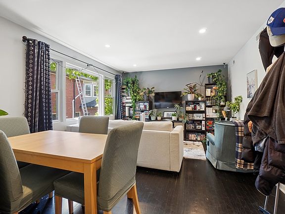 3rd image of 1528 W Chase Ave #2C