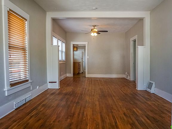 3rd image of 3045 Vine St