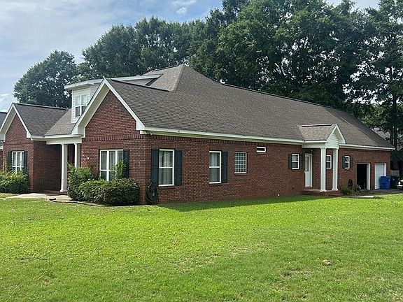 2nd image of 207 Petersburg Ct
