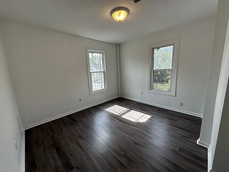901 Alabama Ave SE — Photo 2