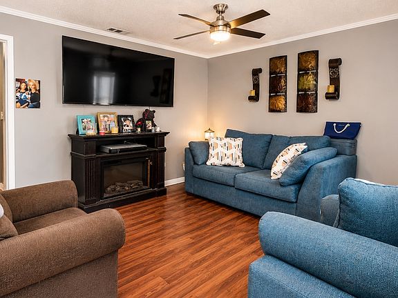 3rd image of 108 Laroe St