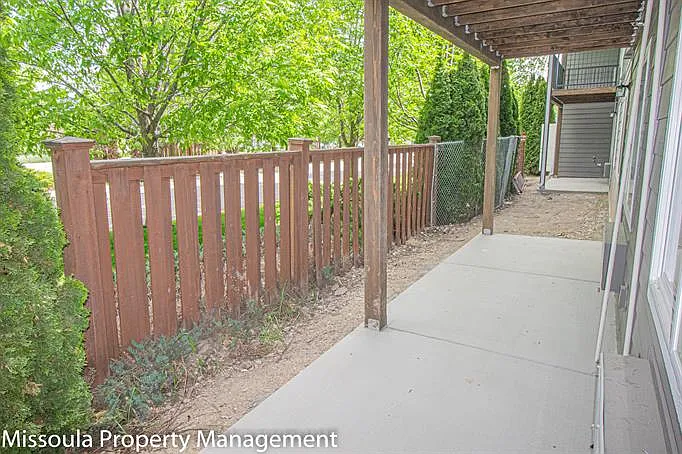 American Way Apartments — Photo 9