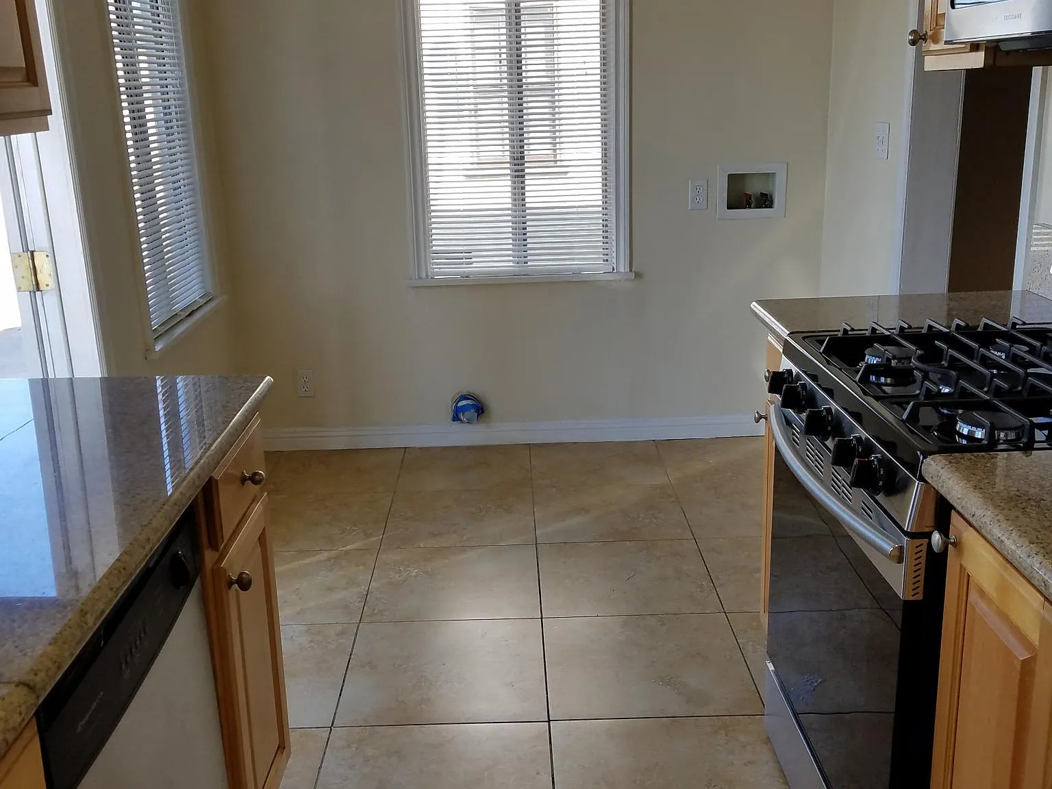 2 bed, 950 sqft, $2,550 — Photo 4