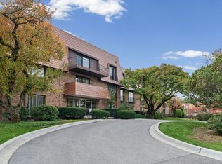 4000 Dundee Rd APT 209, Northbrook, IL 60062