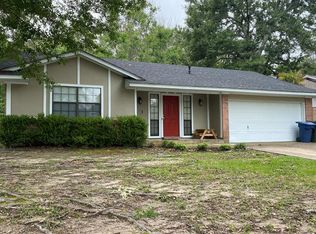 1 Wind Drift Dr, Lufkin, TX 75901