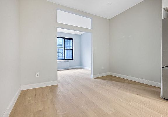 4th image of 313 E 61st St APT 3A