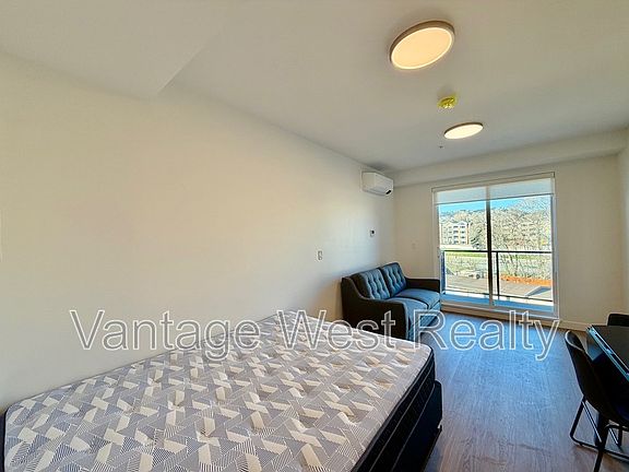 4th image of 1380 Pridham Ave #413