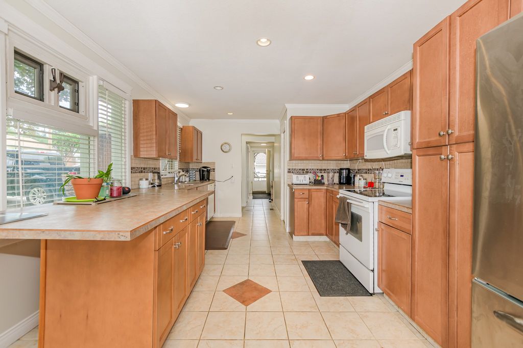 729 Stanley Ave, Enderby, BC - More